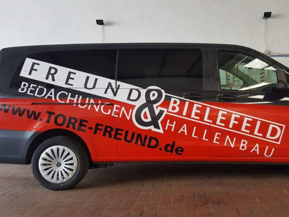 auto mit logo